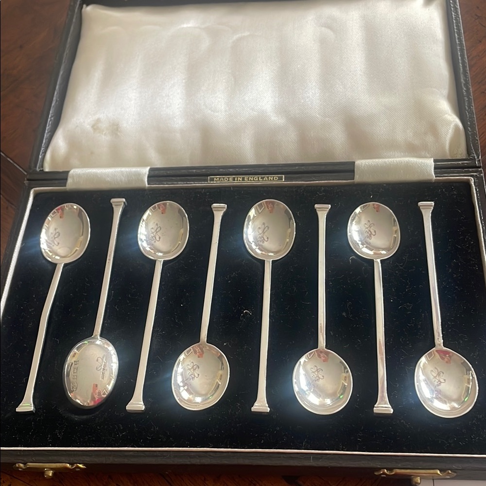 Barker bros Ltd  England demaitasse spoon set with case.